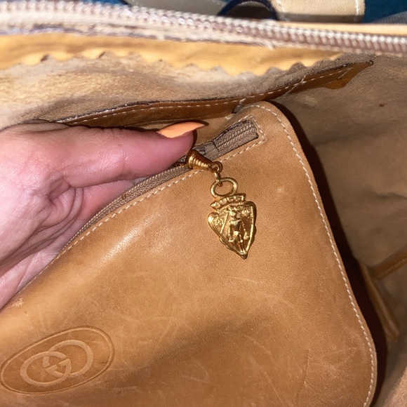 AUTHENTIC ✅vintage GUCCI bag 💼 some stains but in good condition. - Picture 9 of 10